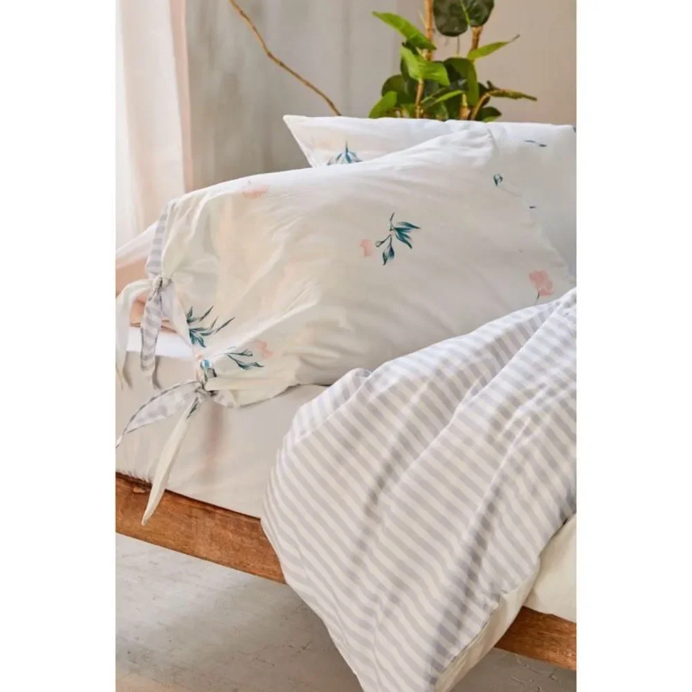 Urban Outfitters Meg Floral Knot Duver Cover & Standard Pillowcases Set Twin XL